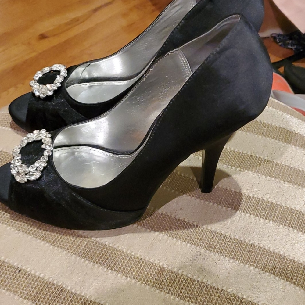 Shoes - Picture 2 of 4
